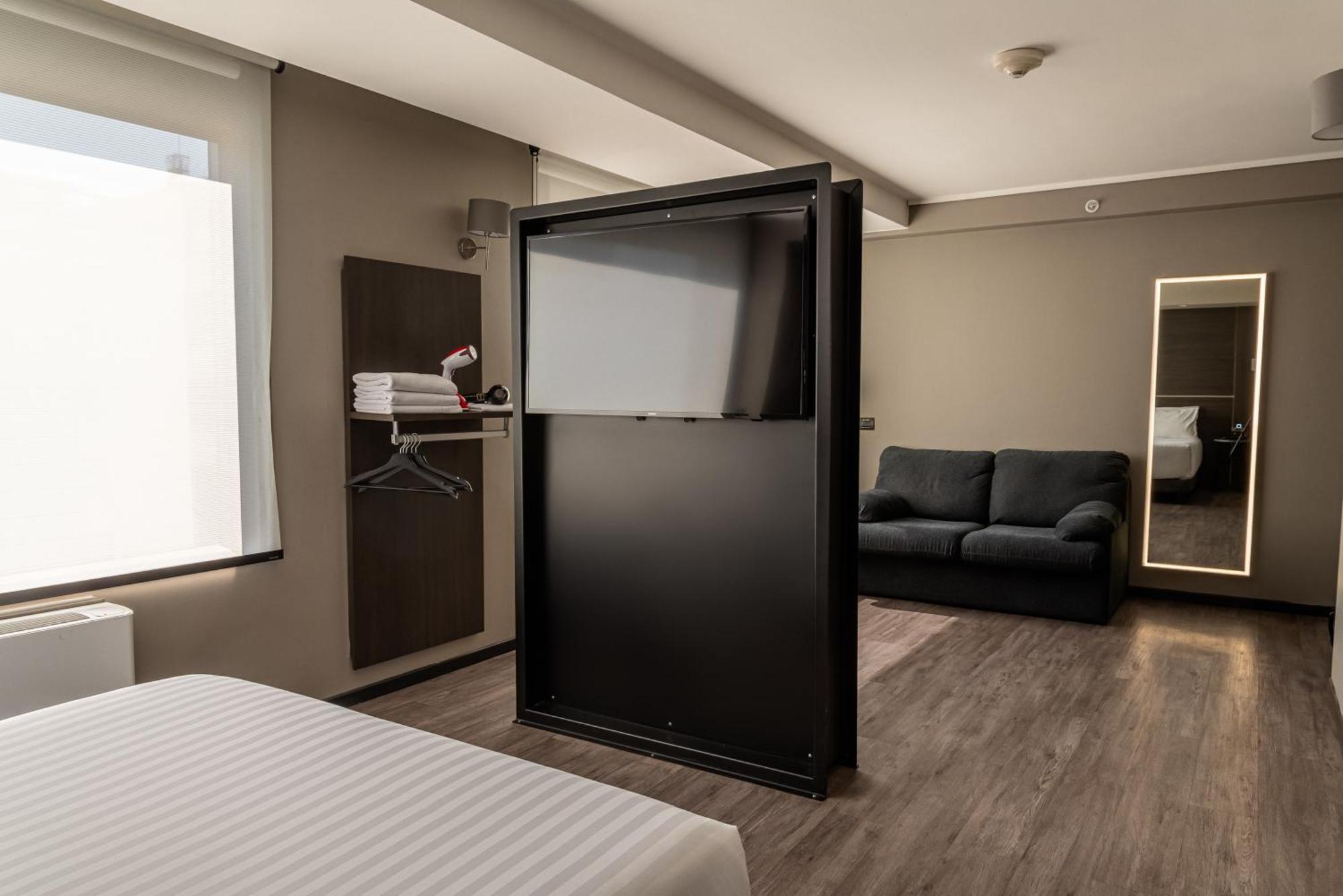 Ola Providencia, Tapestry Collection By Hilton Santiago de Chile